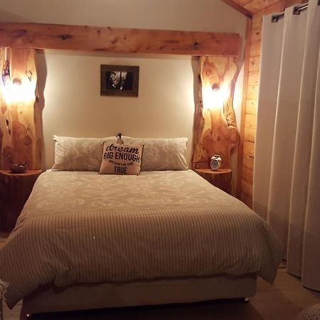 펭귄 Rustic Hut Bush Retreat B&B 외부 사진