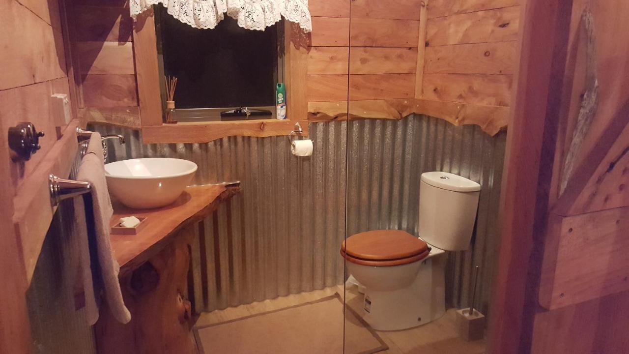 펭귄 Rustic Hut Bush Retreat B&B 외부 사진