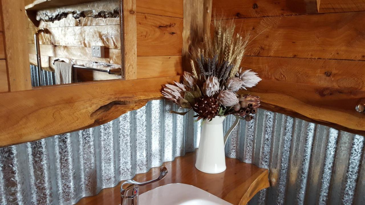 펭귄 Rustic Hut Bush Retreat B&B 외부 사진