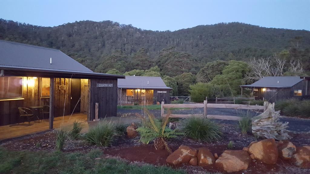 펭귄 Rustic Hut Bush Retreat B&B 외부 사진
