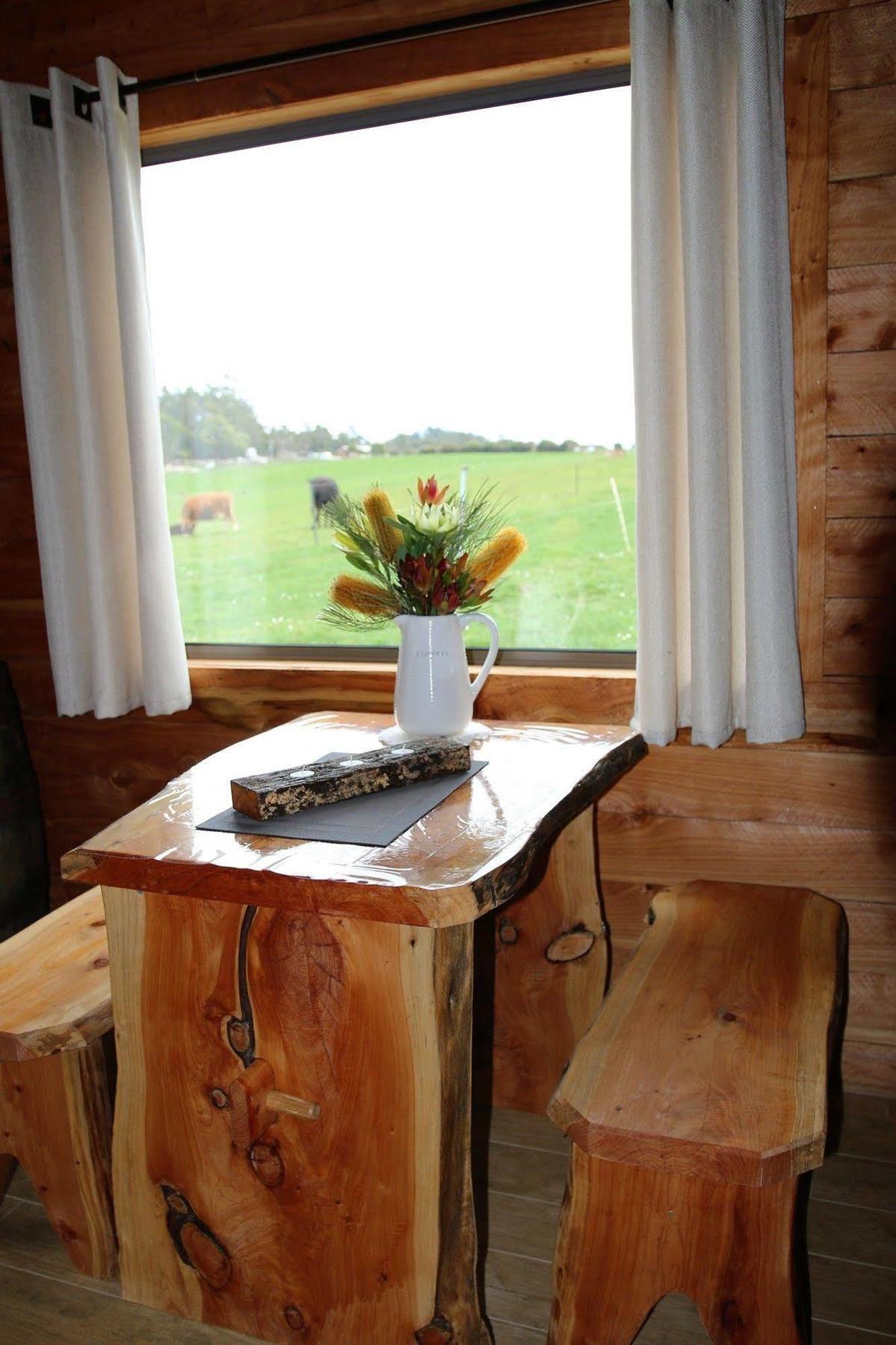 펭귄 Rustic Hut Bush Retreat B&B 외부 사진