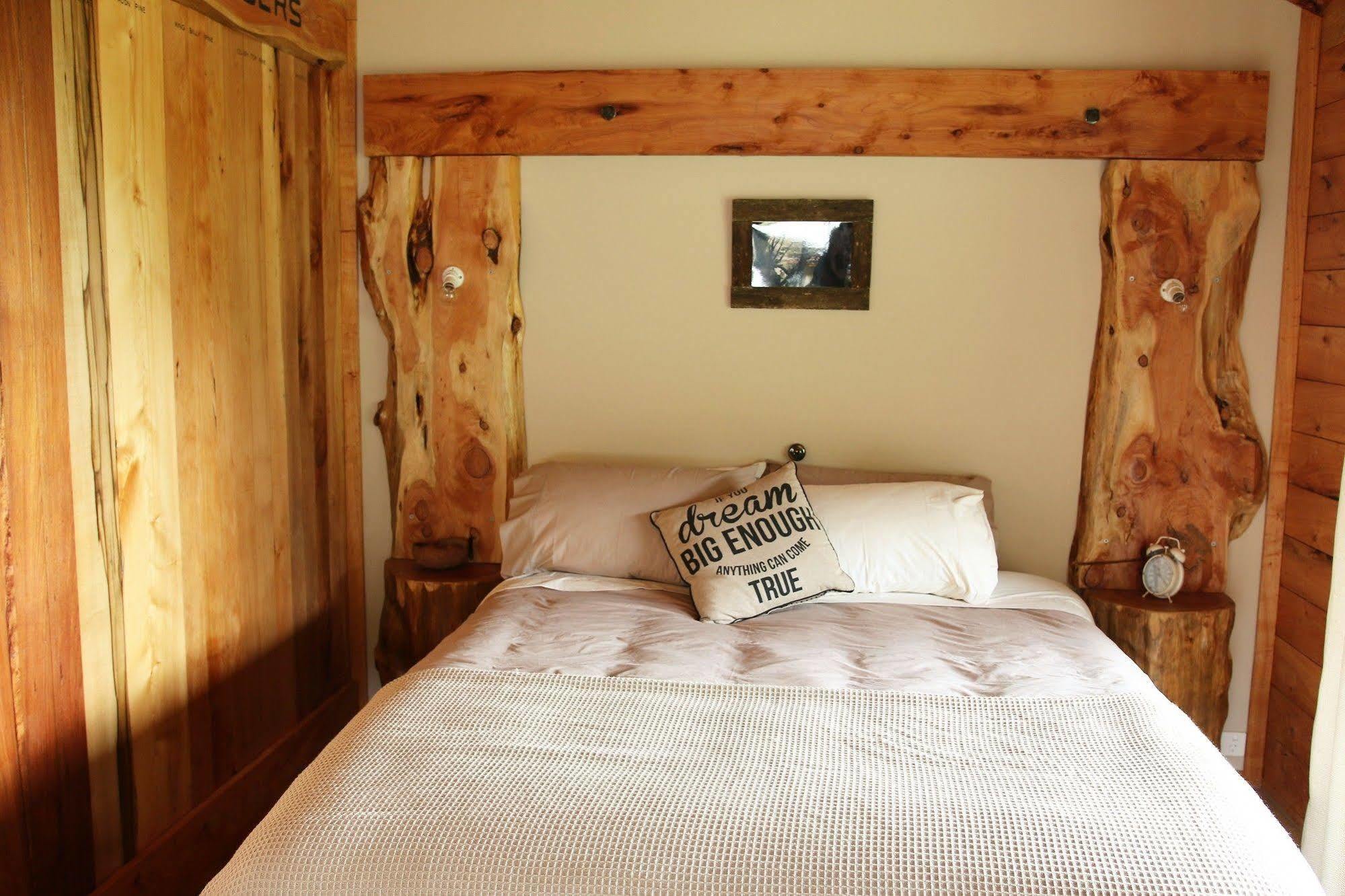 펭귄 Rustic Hut Bush Retreat B&B 외부 사진