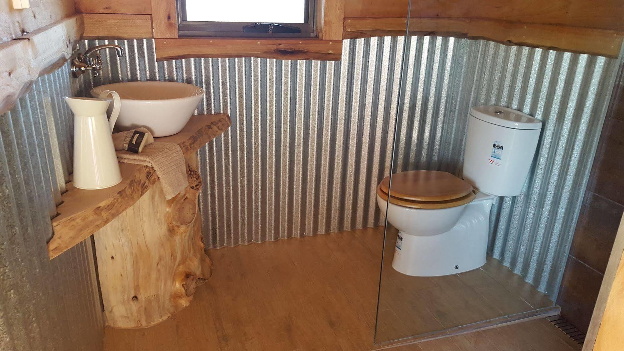 펭귄 Rustic Hut Bush Retreat B&B 외부 사진